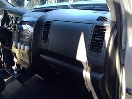 2011 TOYOTA TUNDRA, SILVER, SR5 MODEL, CREW CAB, 5.7L, AT, 4WD. Z26265
